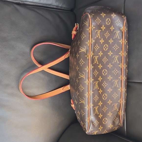 Louis Vuitton Batignolles Shoulder Bag - Picture 2 of 10